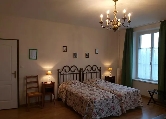 Le Chateau De בית הארחה Puxe